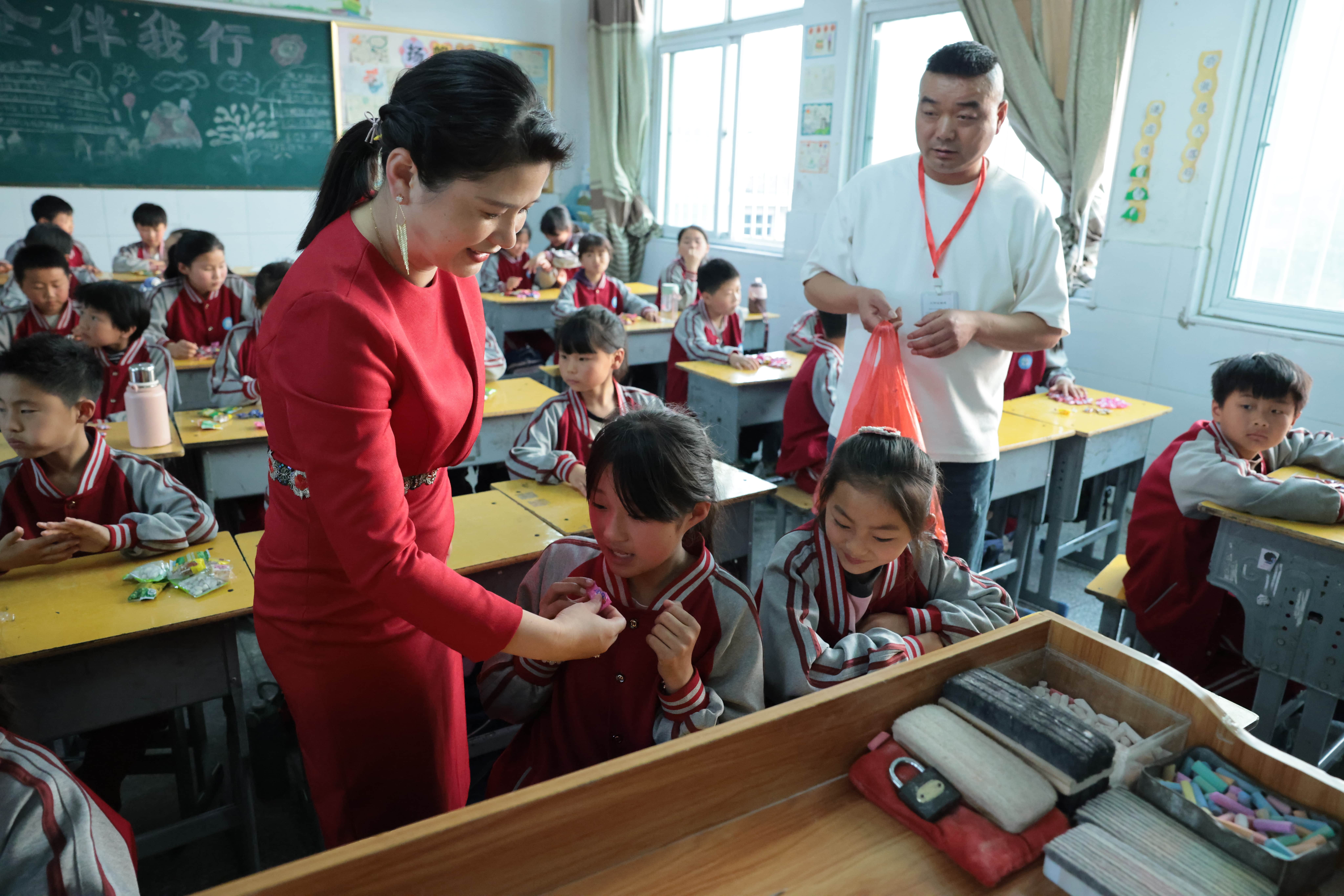 在爱意的“双向奔赴”中丨第249所leyu·乐鱼(中国)体育官方网站公益学校揭牌