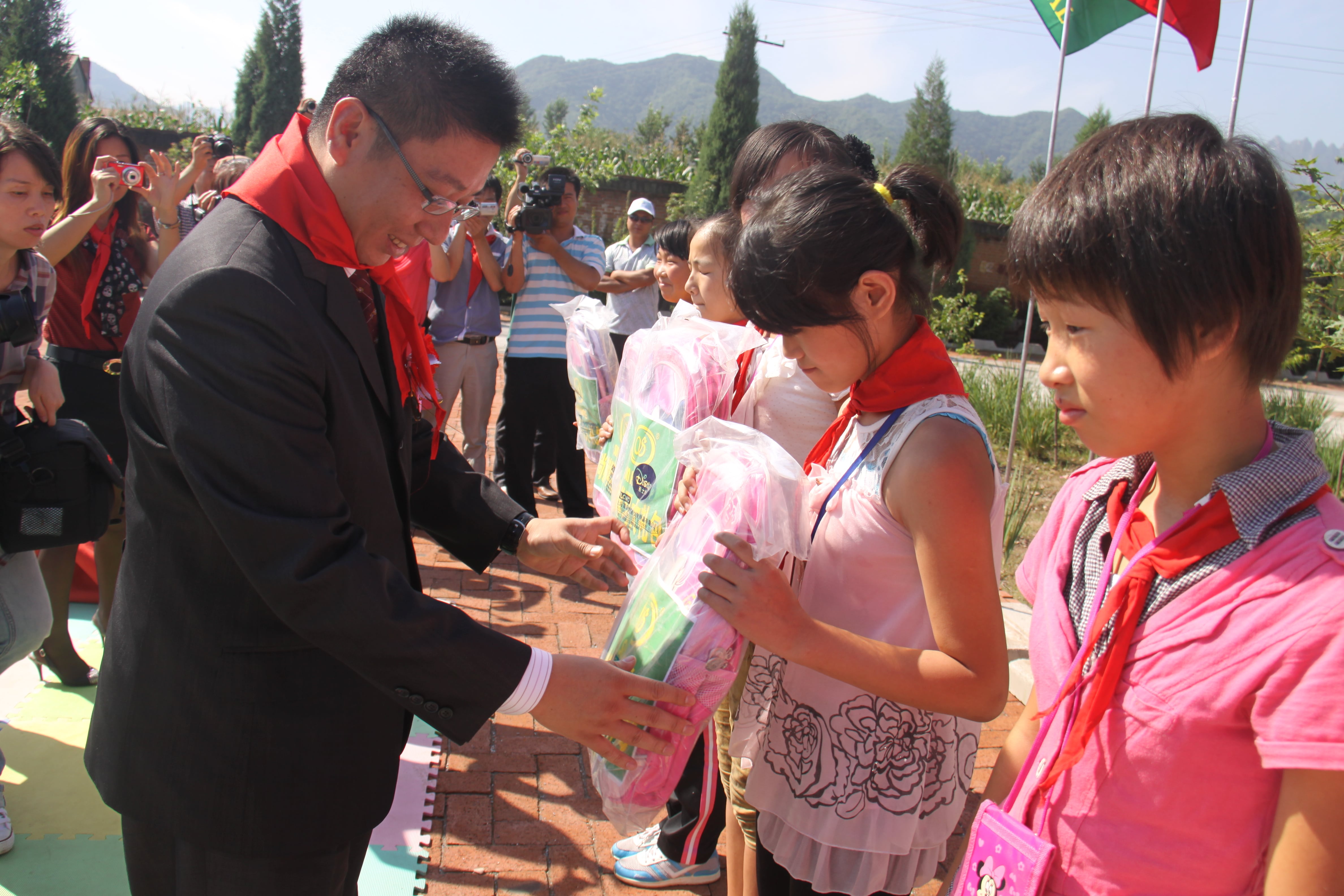 第17所 承德市乌龙矶leyu·乐鱼(中国)体育官方网站牛艳玲小学