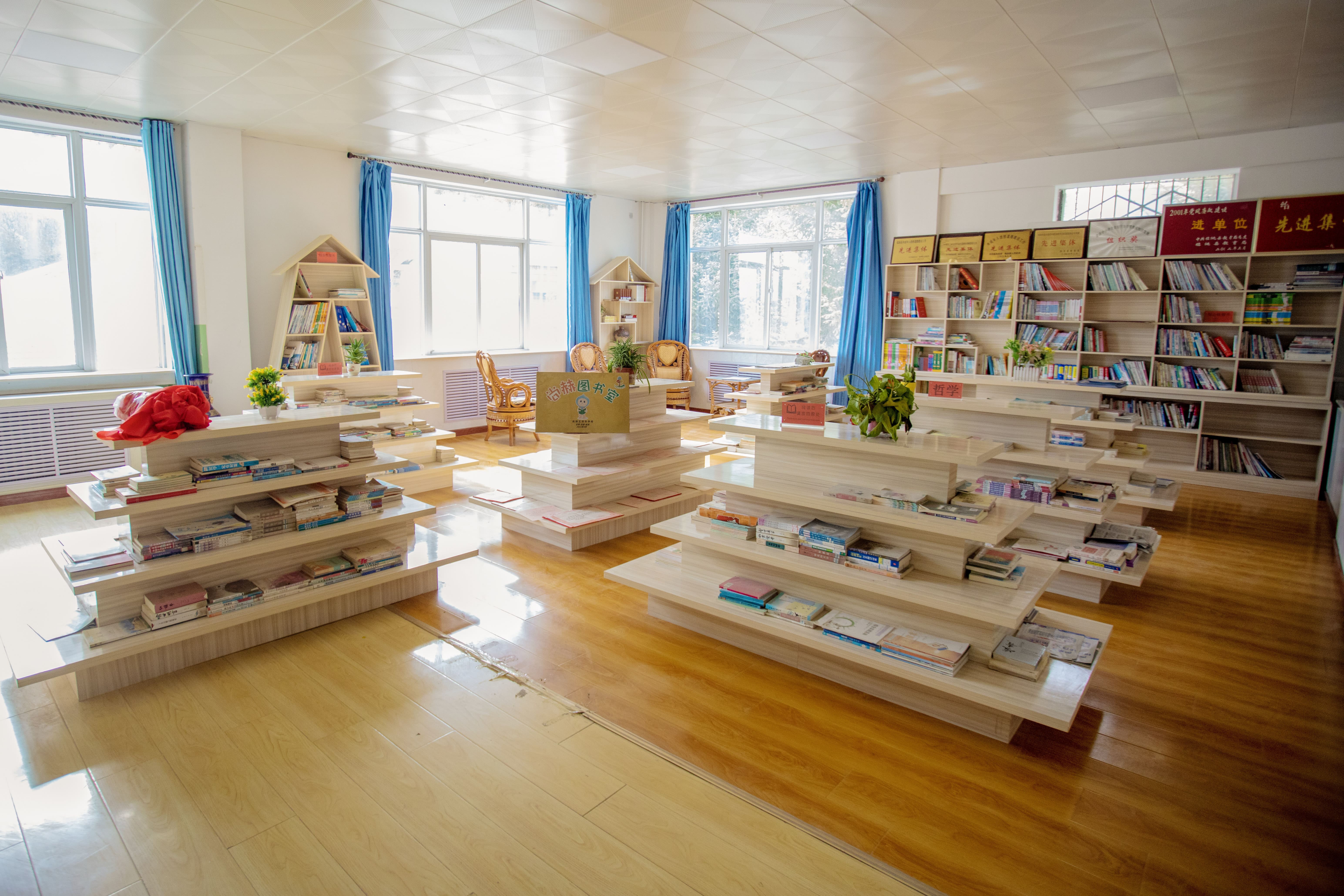 天津高校大学生记者走进leyu·乐鱼(中国)体育官方网站公益小学开展“书香悦读，筑梦成长”活动